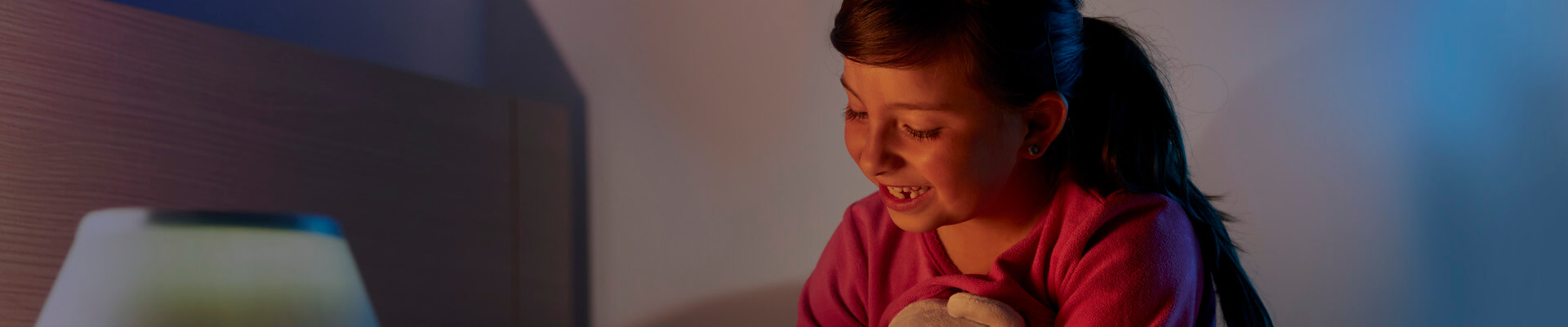 Juanita tiene 12 años y se siente feliz y segura en su casa, tiene sus sueños y tiene clara la importancia del ahorro porque ya disfuta de su cuenta Tuticuenta.