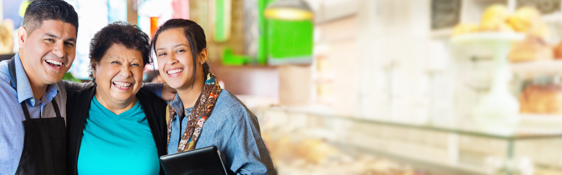 póliza hogar La familia Suarez han protegido su futuro y cuentan ahora con la Póliza Hogar que les permitirá sacar adelante su emprendimiento familiar